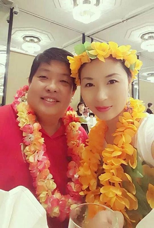 杨洪杰丈夫邓耀辉（左）放弃国外的高职，回新全心陪伴与照顾她。（受访者提供）
