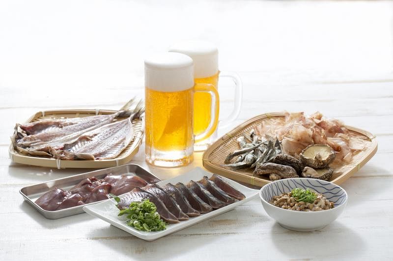 在饮食方面，海鲜、酒等食物会增加人体血液中尿酸浓度，痛风患者不宜多吃。（iStock图片）