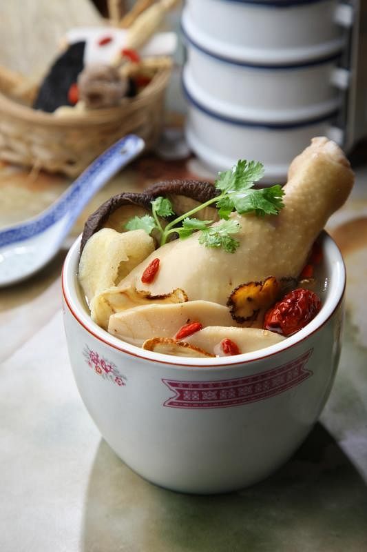 大食代新迎来入选米其林必比登美食名单的阿2煲靓汤。