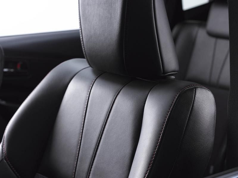 车内座椅全为皮革包裹，舒适程度不亚于立胜车款。