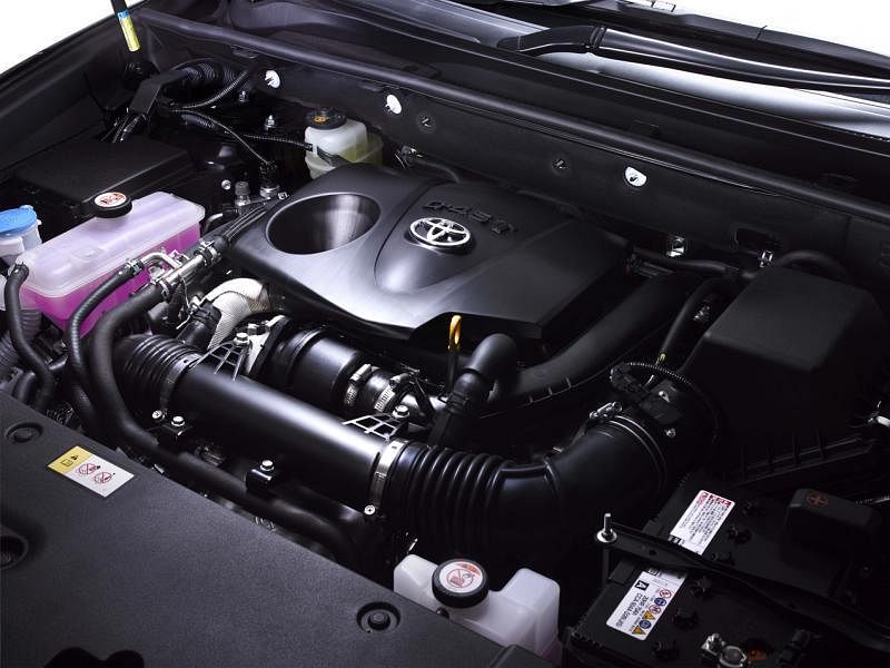 车子装载2.0升涡轮增压汽油双VVT-i引擎，结合汽缸头整合排气歧管的双涡流增压技术，可输出227bhp的马力和350Nm扭矩。