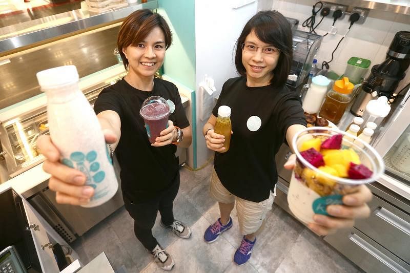 陈玮（左）和刘可薇创办Miss Kefir，带来多种发酵饮料与健康食品。
