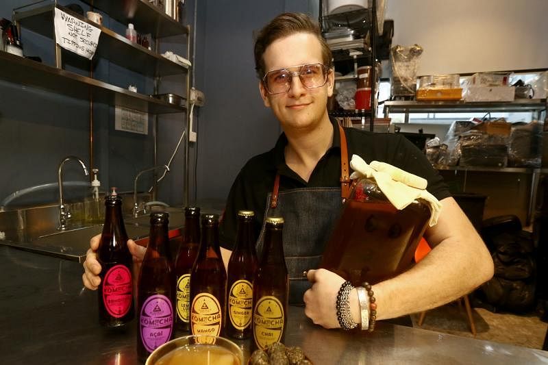 丹尼尔创办Bushwick，目前跟几家餐馆和零售店合作提供红茶菌。