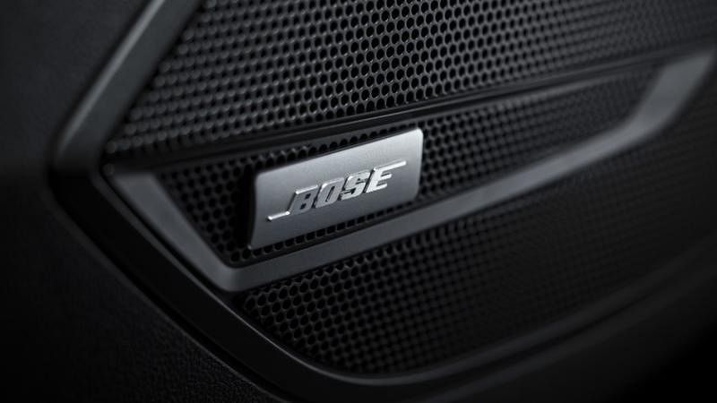 Bose高级音响系统9个扬声器传出品质出色，高低音层次分明的音乐，大大提高驾驶乐趣。