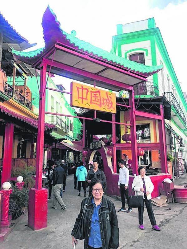 作者摄于哈瓦那中国城。