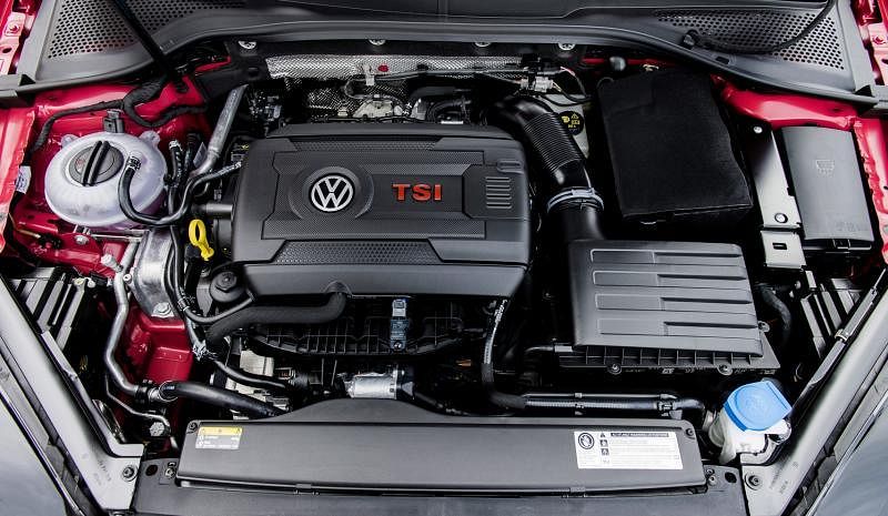 新一代GTI搭载全新小排量1.0升TSI三缸涡轮增压引擎，有110PS的最大动力。
