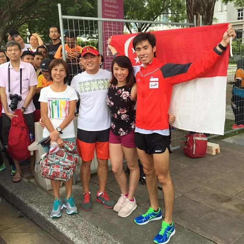 去年东运会，苏睿勇的父母和妹妹到场为他打气。（苏睿勇提供）