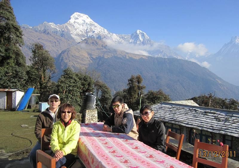 2011年，苏睿勇和家人一起到尼泊尔登山。（苏睿勇提供）