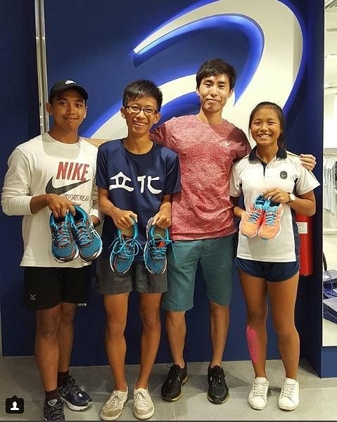 苏睿勇和数名朋友成立“煮炒队鞋子基金”，从去年三月开始给学生运动员赠送运动鞋。（苏睿勇Instagram）