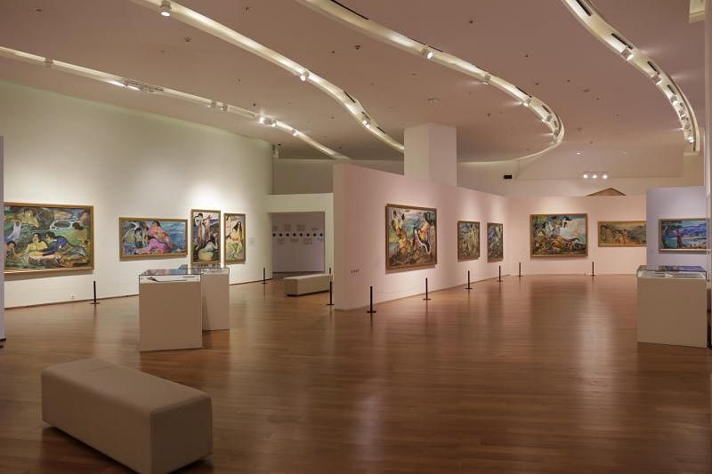 希普拉艺术中心美术馆正举行“亨德拉·古纳万：希望的囚徒”大展，永久展出徐清华的其中32件古纳万藏画。