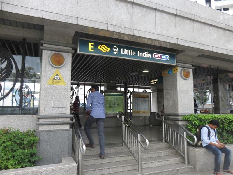 小印度地铁站E出口。