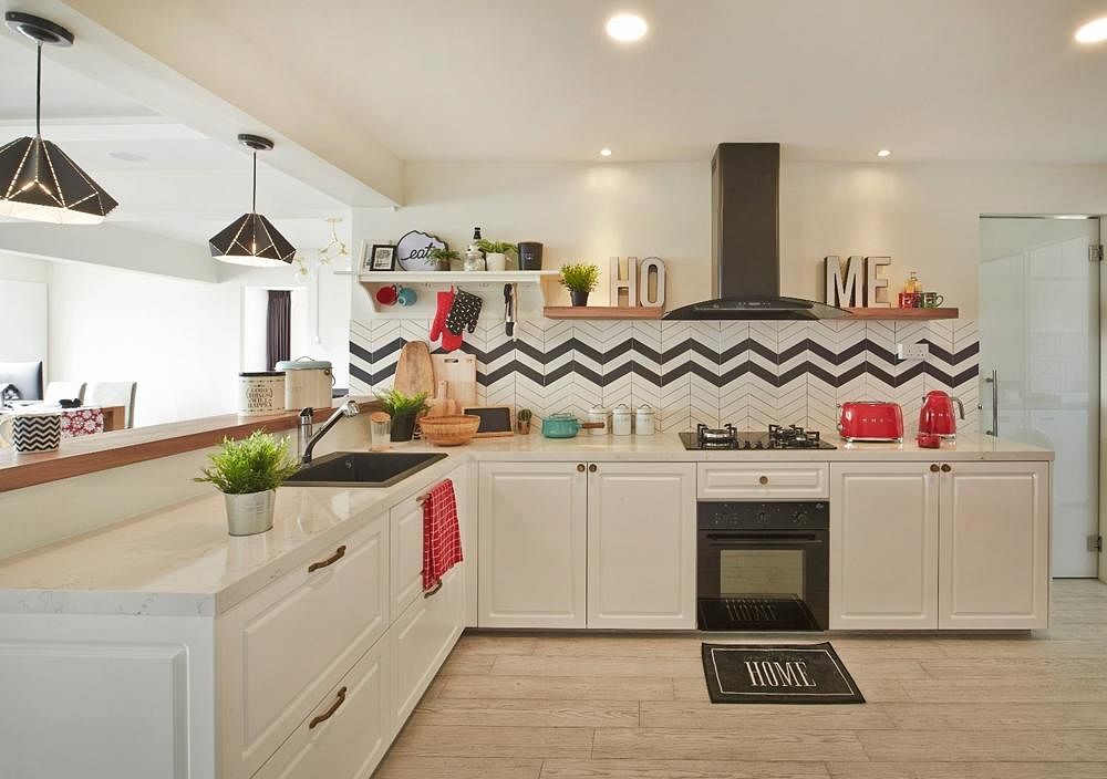 HDB 5BR open kitchen chimney hood