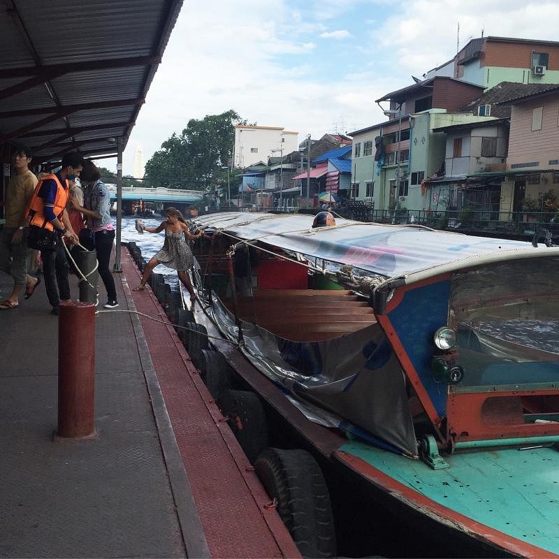 穿梭曼谷市内的快艇对某些当地居民而言方便有如空铁。