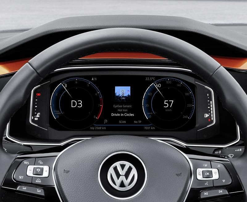 多功能驾驶盘提供上好的握感和操控力度。