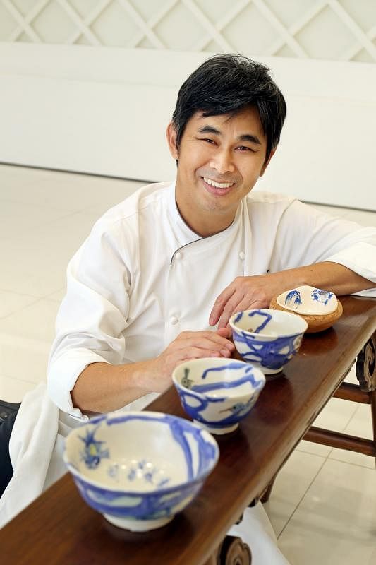 梁志贤把对厨艺的热忱延烧至陶瓷用具，陶器可用来盛放美食。
