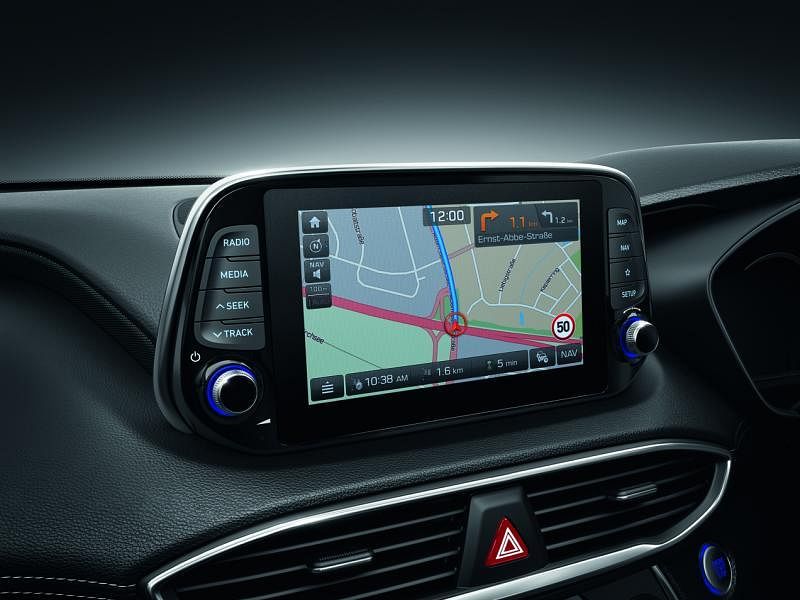 7英寸的中控屏能通过苹果CarPlay或安卓Auto显示手机内容。