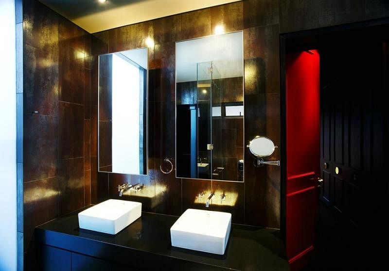 主人房浴室设计得像是奢华酒店。