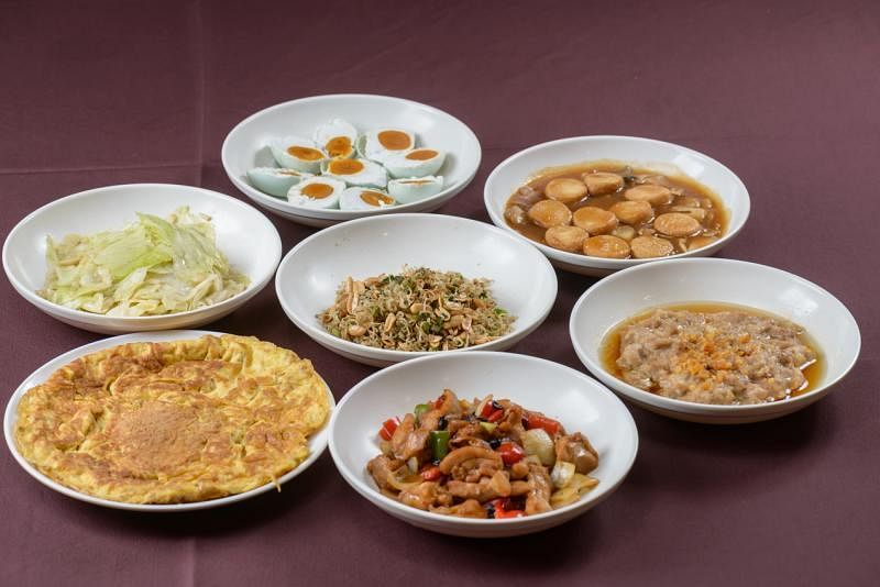 丰城台湾早餐自助餐，何师傅准备了丰盛的菜肴。（丰城幸福佳肴提供）