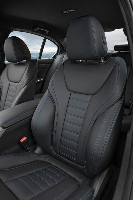 车内座椅以优雅和动感为设计主轴。