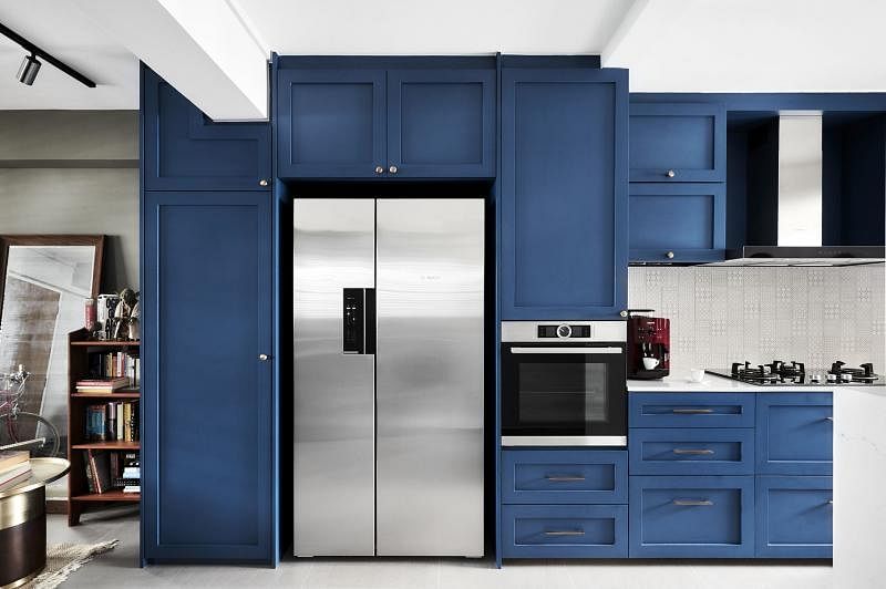 加设高及天花板的储物柜，是为了让厨房看起来更开阔。