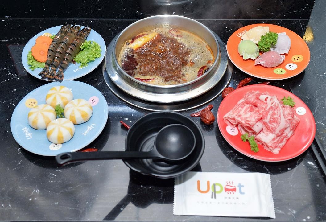 好客火锅提供八种汤底的个人火锅，并以专门冷藏科技确保食材新鲜。