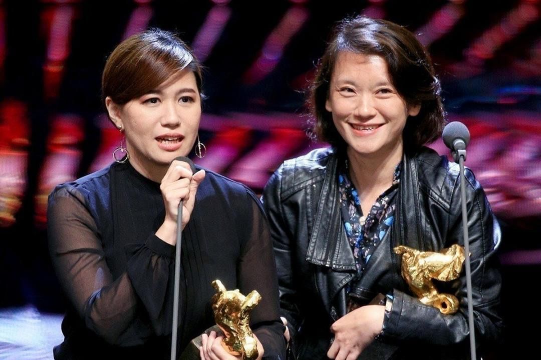 台湾导演傅榆（左）去年夺最佳纪录片奖，其致辞被认为涉及“台独”言论。（互联网）