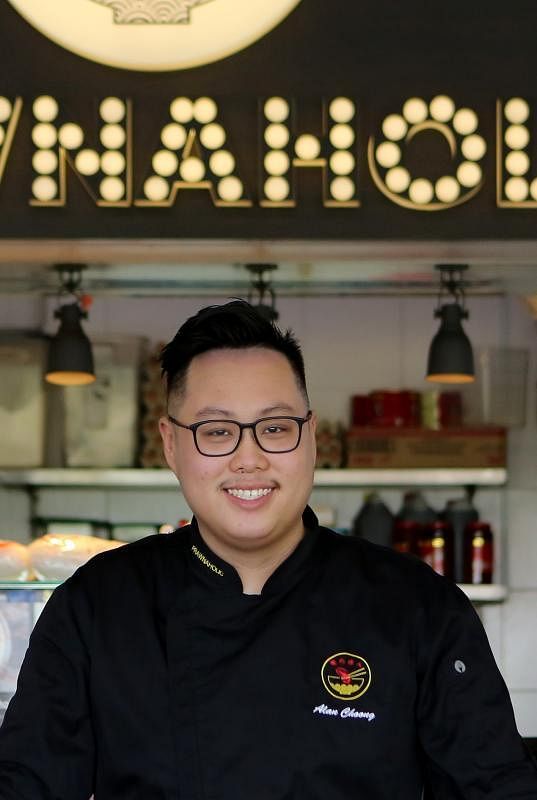 钟锦麟曾在名厨梁兆基（Sam Leong）门下学习，对于烹调手法和食材选用都特别严格。（龙国雄摄）