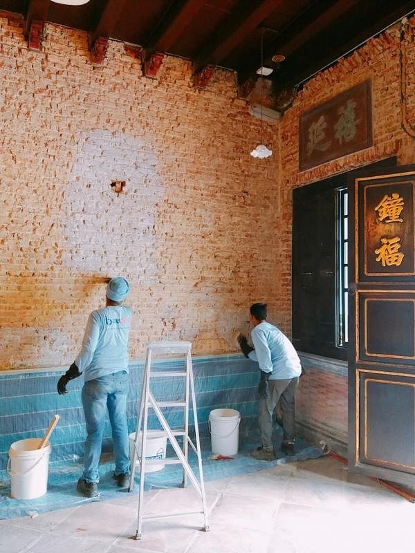关心古建筑修复的公众不容错过峇峇屋生石灰的修复知识和技艺讲座。
