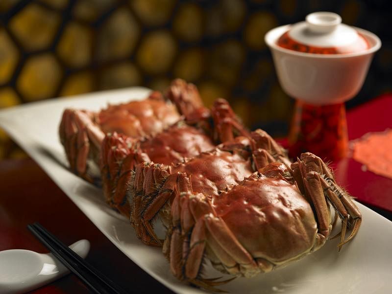 到新加坡香格里拉酒店香宫品尝大闸蟹，单清蒸已能吃出鲜美。