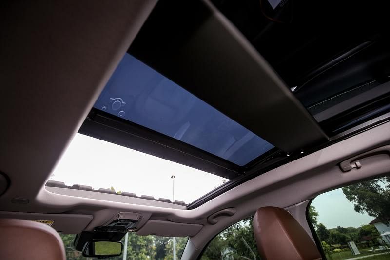 全景天窗，隔阳板的隔热功能很好，提升驾驶乐趣。