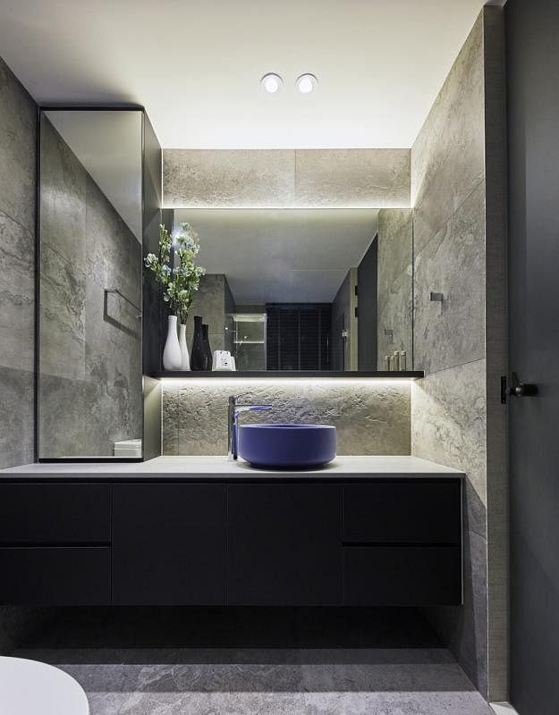 浴室采用岩石材质打造庄重的私密空间。