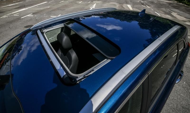 Niro Hybrid SX有电动天窗，提升了行驶享受。