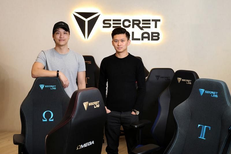 朱维申（左）和洪正伟2014年联合创立Secretlab。（龙国雄摄）