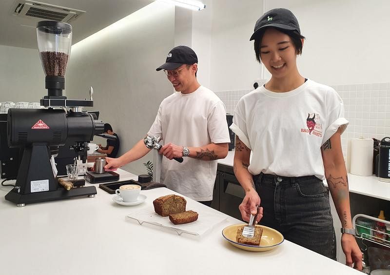 Double Up Coffee创办人林伟龙（左）和符如瑷都是经验丰富的咖啡师。（陈爱薇摄）