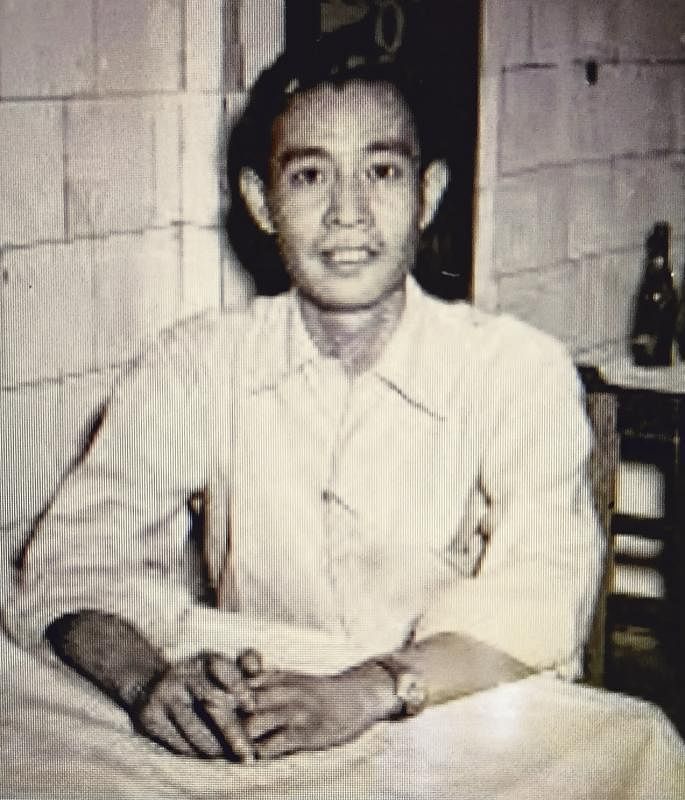 香港作家刘以鬯50年代南来新加坡主编过六七份小报。