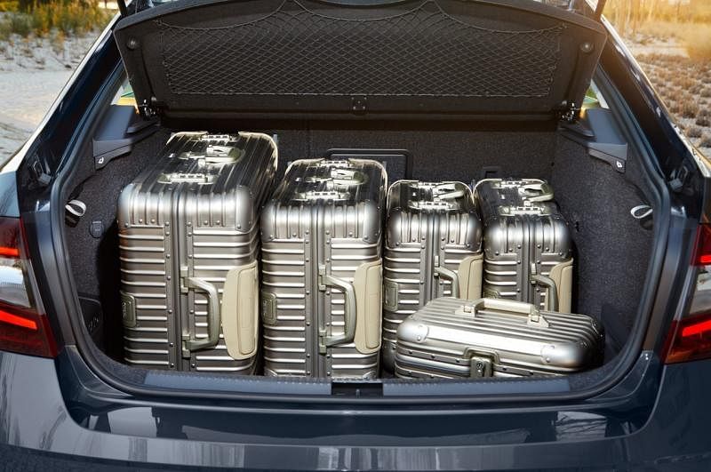 行李厢容积达590升，大开口容易置放大件物品。