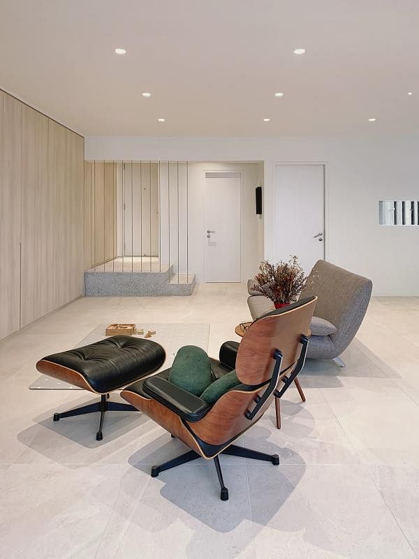 客厅在视觉上轻易感受到清晰的线条、空间及容积。