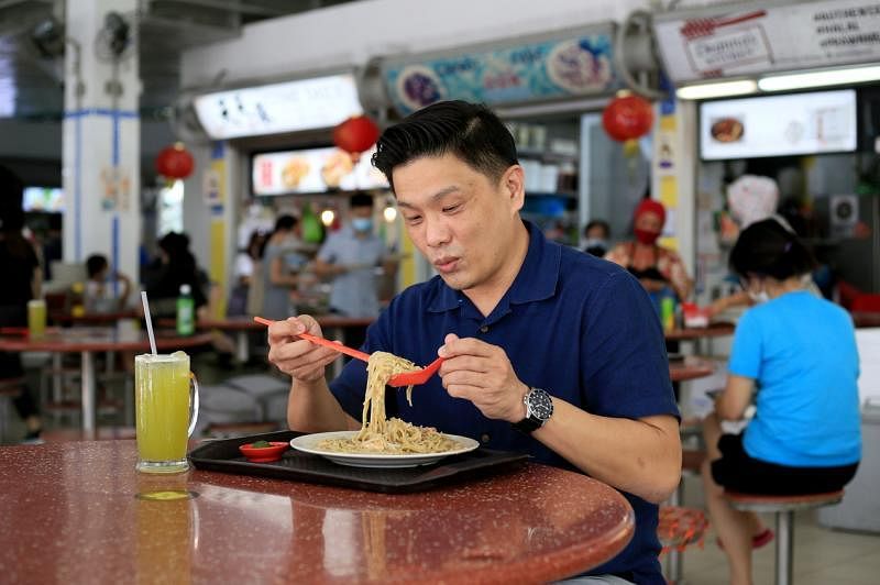 美食网站作者郑春茂医生特别喜欢吃炒福建面。