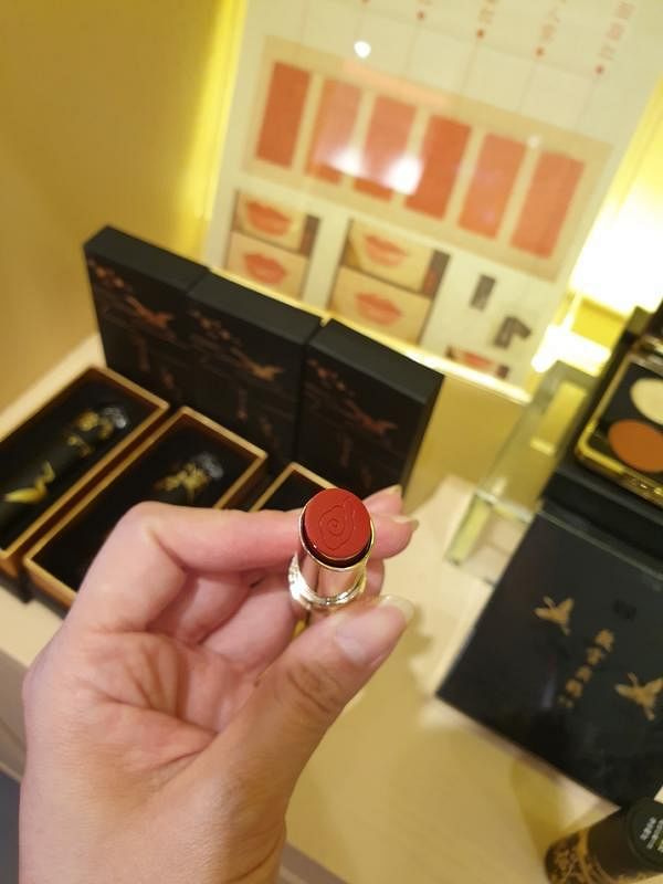 故宫博物院推售的口红，颜色以故宫文物为灵感。（黄亿敏摄）
