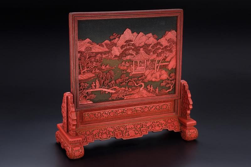 18世纪中期剔红漆器桌屏灵感取自晋代王羲之的曲水流觞文人雅集。