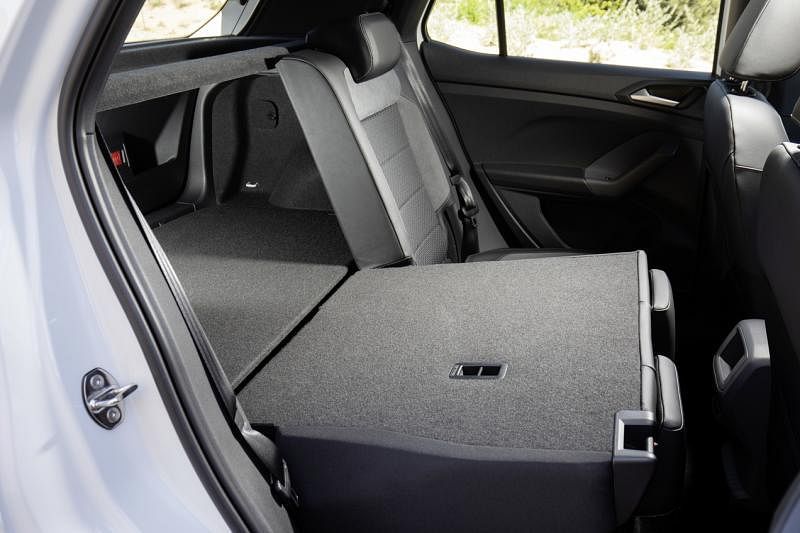 能灵活调整移动的后座，让车主可随时增加载物空间。