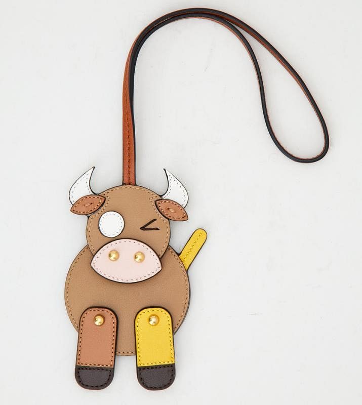 Tod's立体牛吊饰全身可动，像个小玩具。（品牌提供照片）