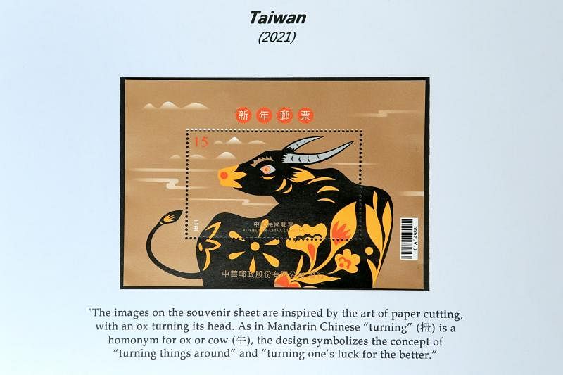 2021年台湾邮政发行的牛票，以牛转乾坤为设计要点。（龙国雄摄）