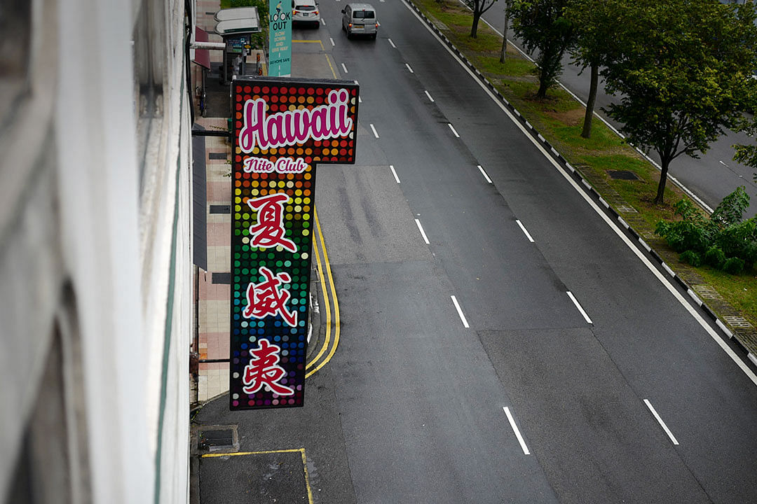 hawaii-cabaret-and-nite-club-signage-on-building.jpg