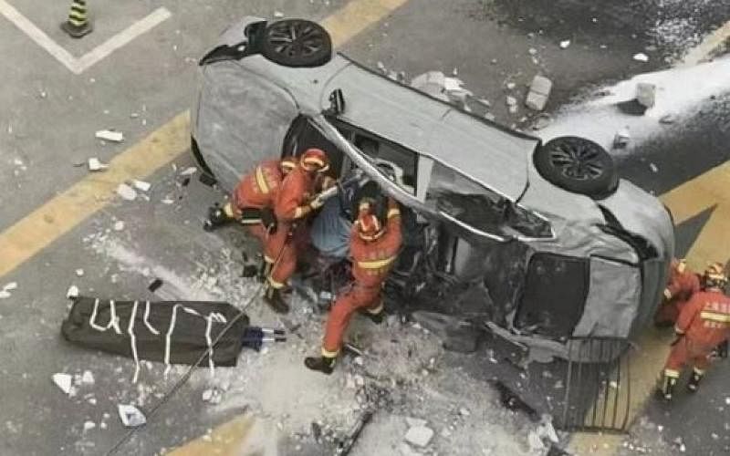 上海一蔚来测试车据报高楼坠下试车员死亡