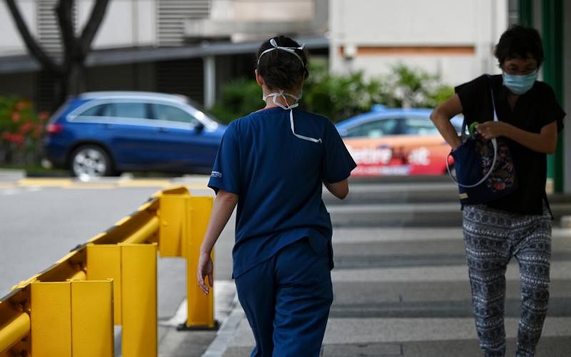 [問卦] 新加坡上半年大量醫護人員辭職？