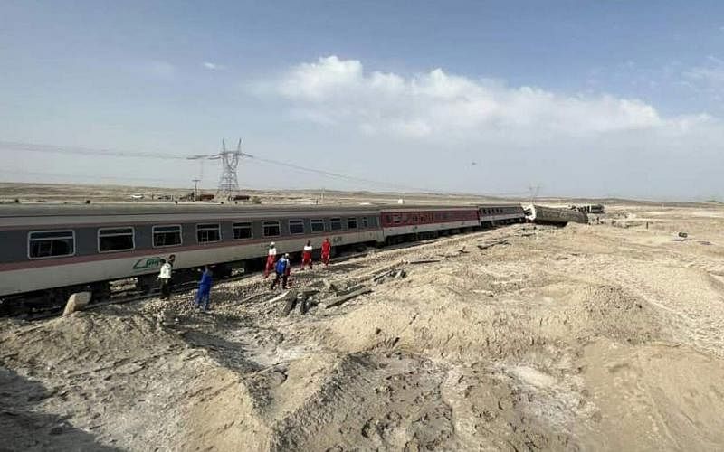 伊朗东北一火车脱轨 酿13死60重伤