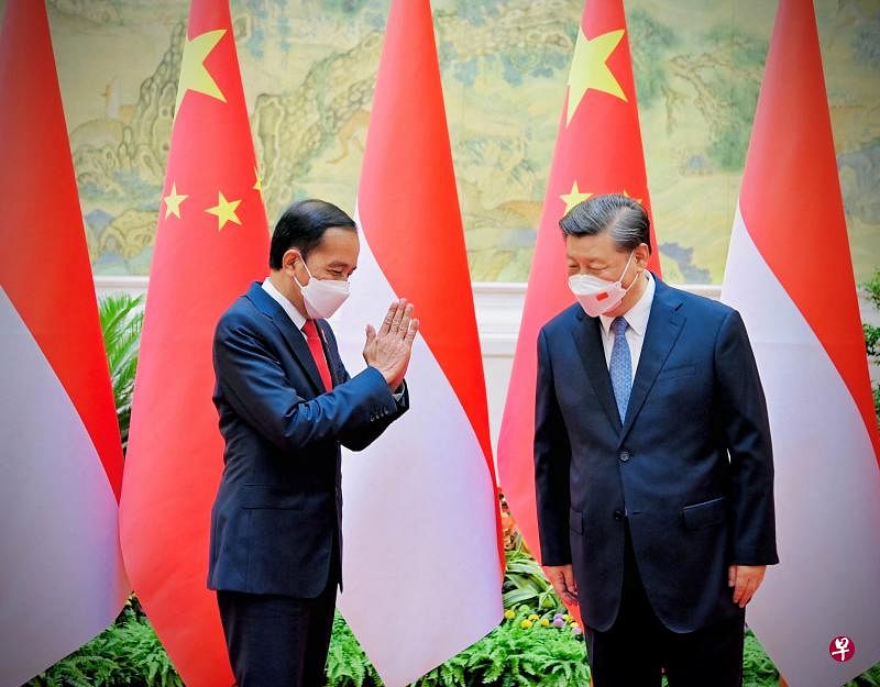 中国国家主席习近平（右）7月26日在北京会见了到访的印尼总统佐科。（路透社）
