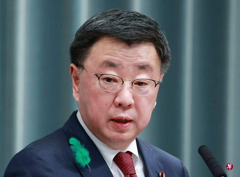 日本内阁秘书长松野博一说：“作为唯一在战争时期遭原子弹轰炸的国家，日本坚决反对俄罗斯的核威胁。”（法新社）
