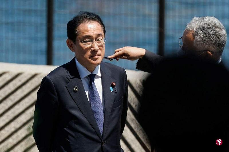 鉴于包括美英法在内的拥核国家在G7广岛峰会上确认将参与实现“无核武世界”，日本首相岸田文雄希望把友好国家会议作为迈向核裁军外交的具体一步。（路透社）
